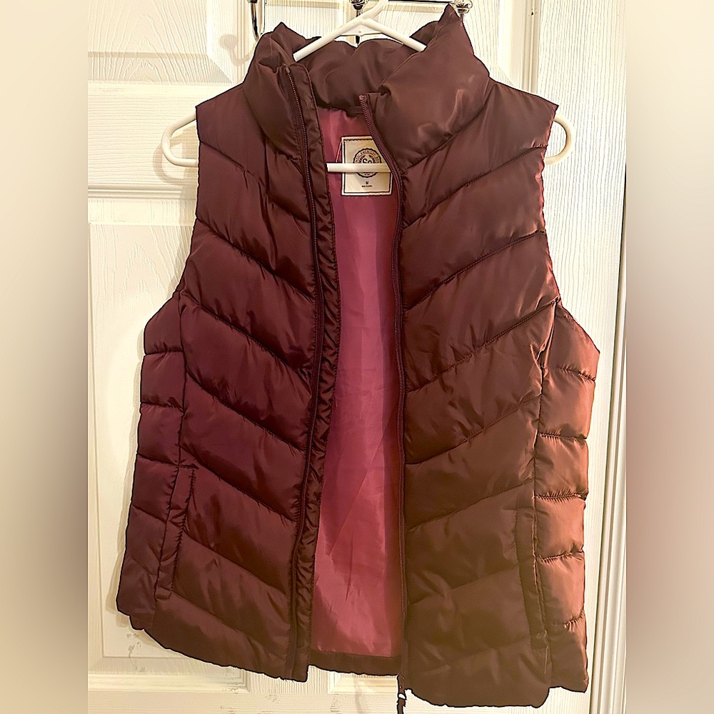 Plum puffer vest—EUC, size M